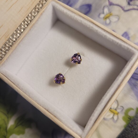 Amethyst Heart Post Earrings Dainty 14k Yellow Gold Vintage February Birthstone - Picture 4 of 15